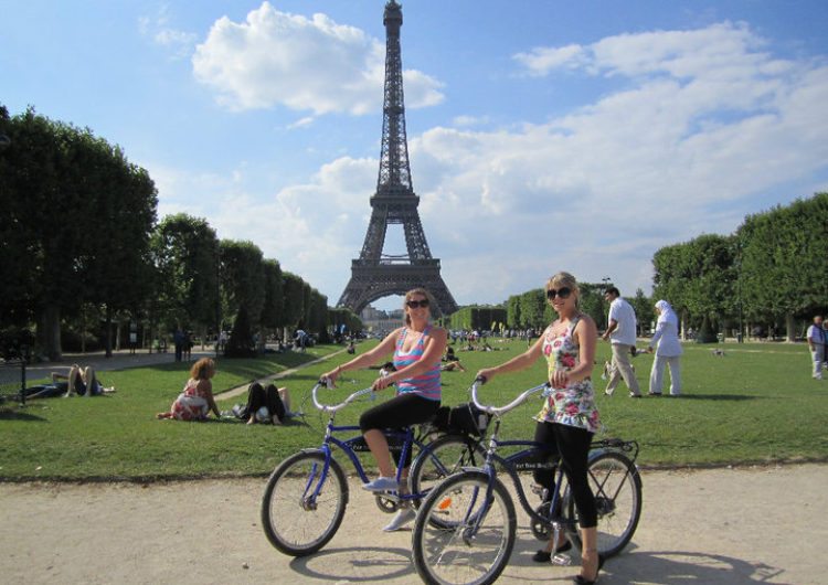 Vibe Teacher Lizzie checking out the sights in Paris