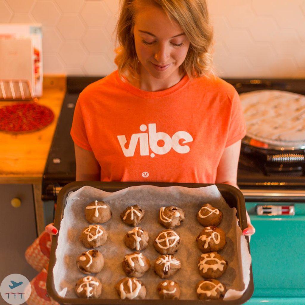 Laura Alice The Touring Teacher working with Vibe Teaching in London with Hot Cross Buns